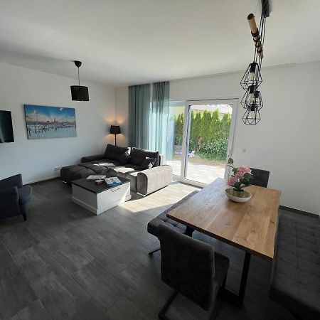Doppelhaushaelfte Mit Terrasse Villa Elmenhorst/Lichtenhagen Dış mekan fotoğraf