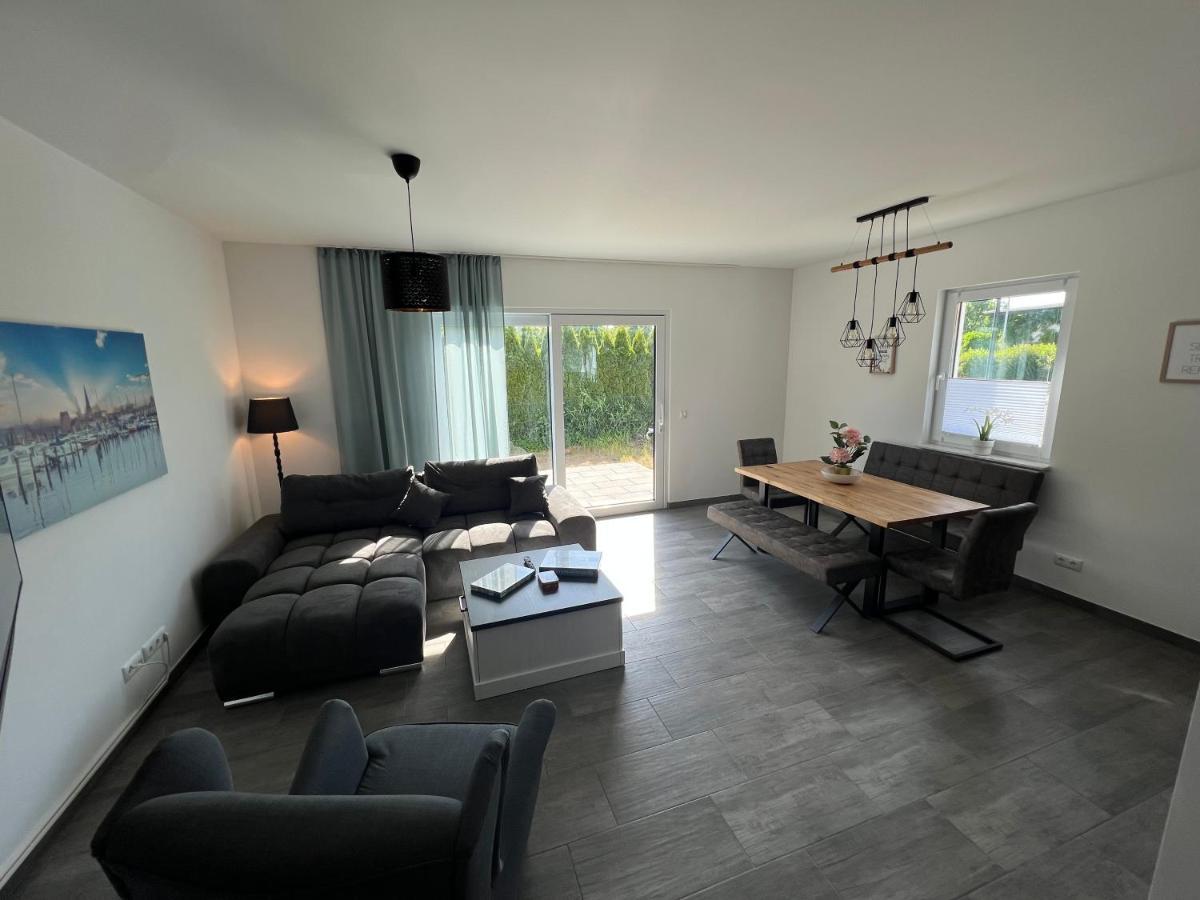 Doppelhaushaelfte Mit Terrasse Villa Elmenhorst/Lichtenhagen Dış mekan fotoğraf