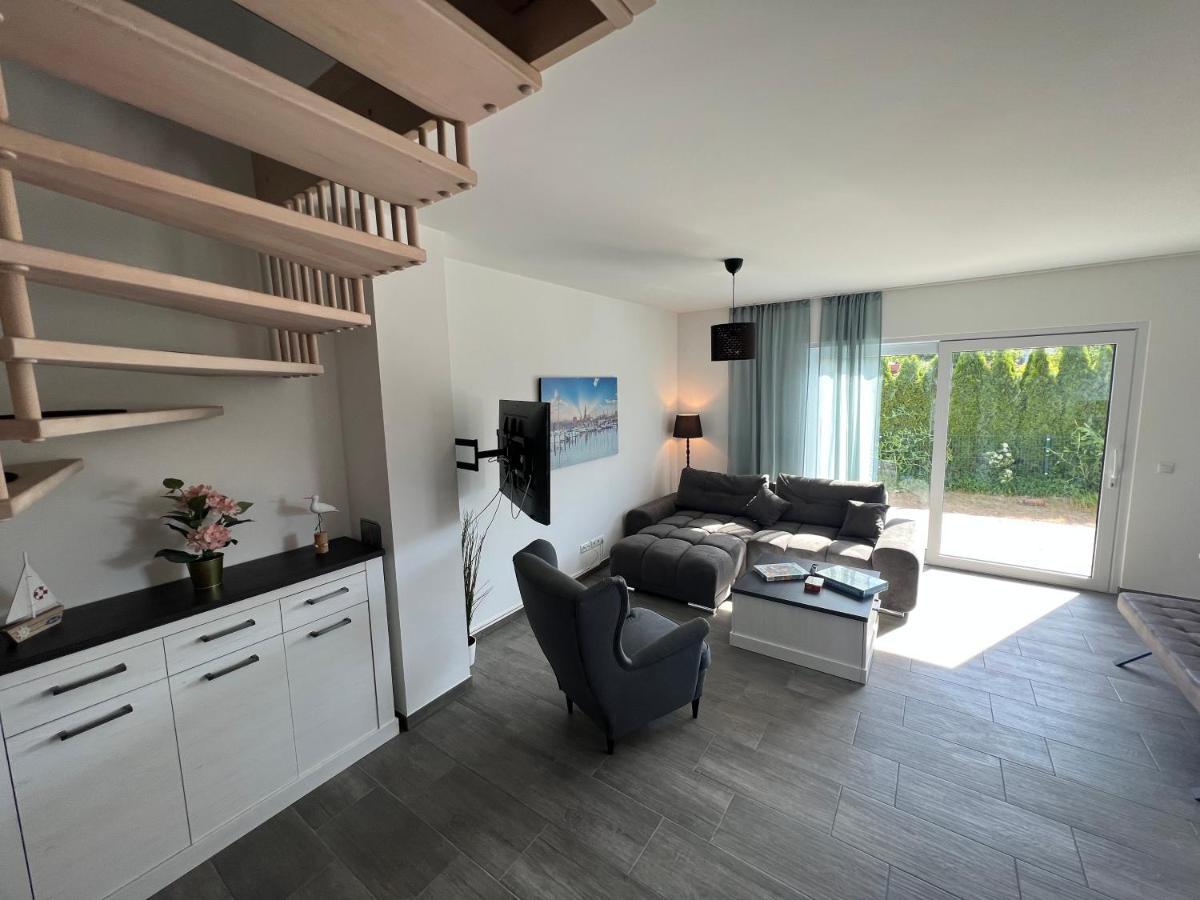Doppelhaushaelfte Mit Terrasse Villa Elmenhorst/Lichtenhagen Dış mekan fotoğraf